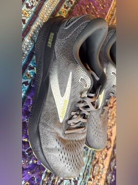 Brooks Gray and Yellow Men's Running Shoe